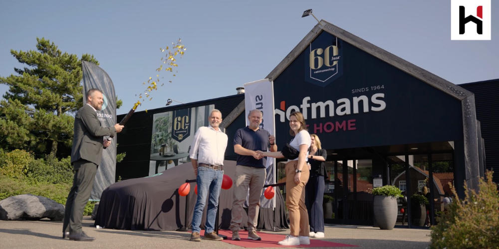 Hoofdprijs autoactie Hofmans at Home feestelijk uitgereikt