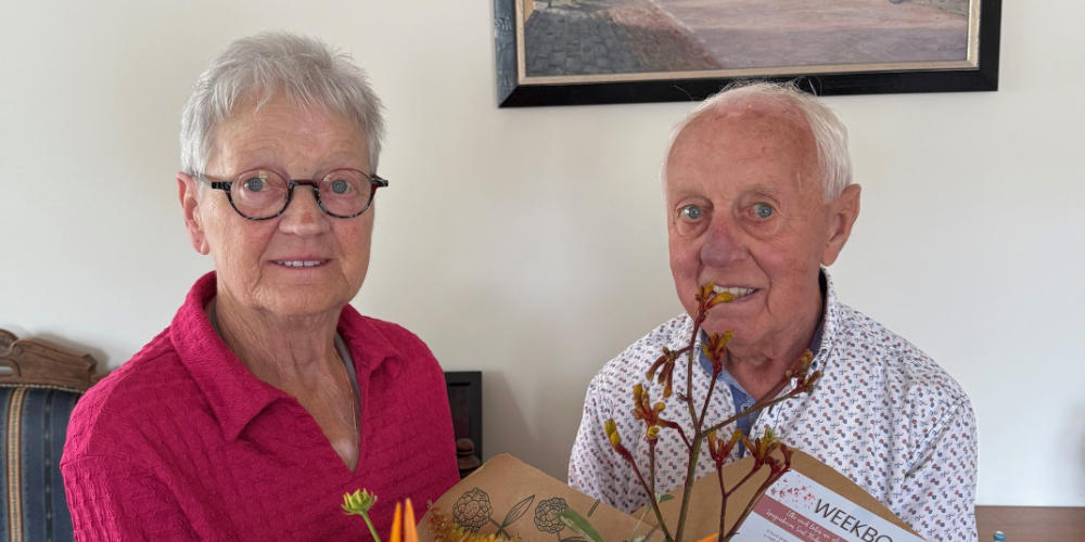 Weekboeket voor Willy en Gerrie Bisschops in Mill