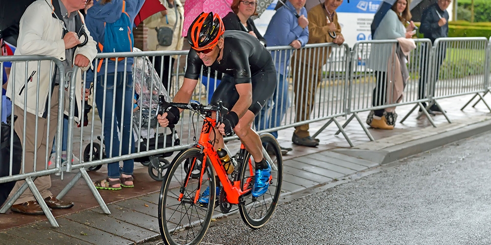 Erik Dekker op weg naar winst bij Kasteelronde