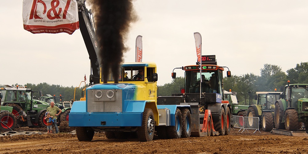 Weer veel (Nederlandse)muziek, vermaak en ronkende motoren op Mills Pullingweekend