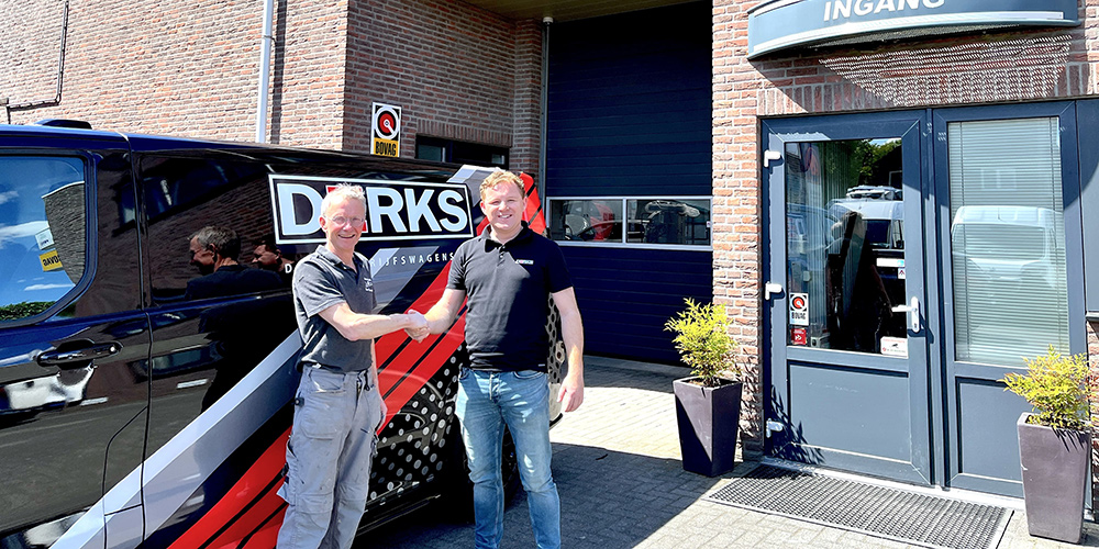 Wim van Hoof verkoopt Autoschade Bert Verweijen in Mill aan Derks Bedrijfswagens
