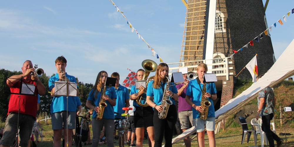 Een avond vol blaasmuziek bij de Heimolen