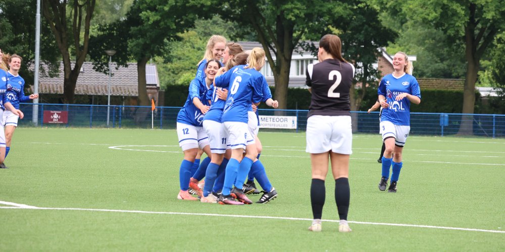Juliana Vrouwen 1 trots na derde promotie in evenveel seizoenen!