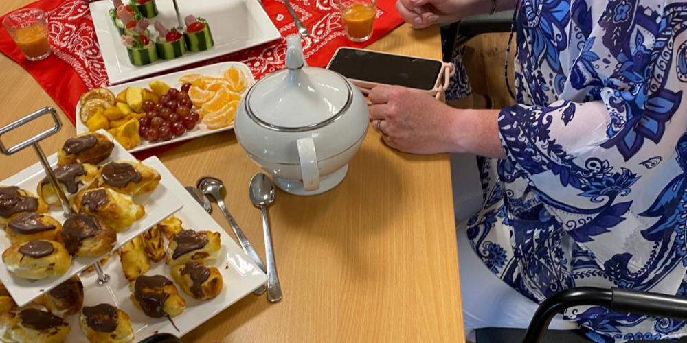 High tea bij de ZorgSchakel: een middag vol gezelligheid en lekkers