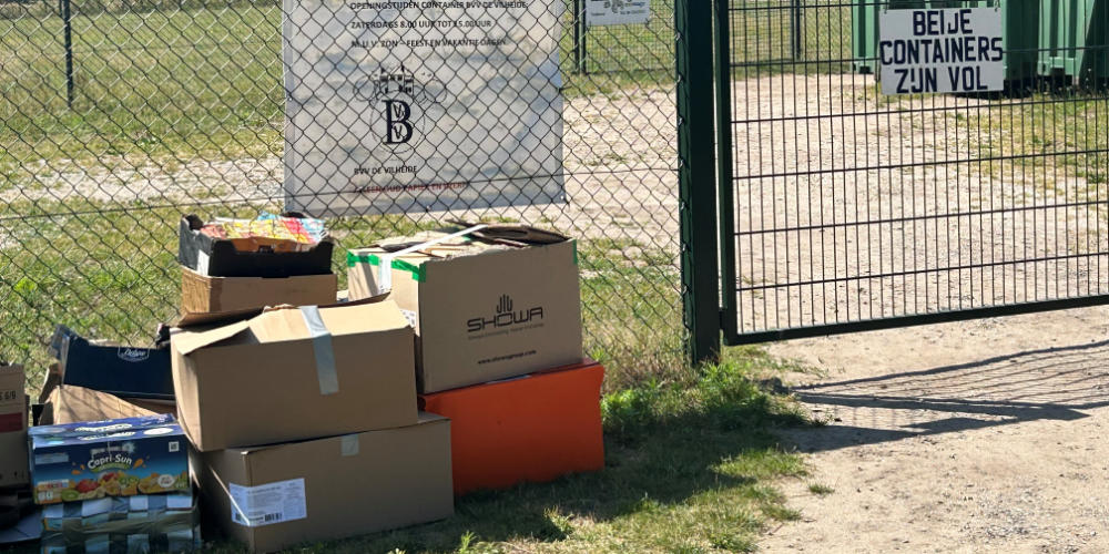 Houd de omgeving schoon – geen oud papier of ijzer dumpen bij gesloten containers