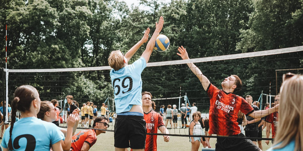 VAMOS organiseert succesvol Volleyfuntoernooi in Langenboom