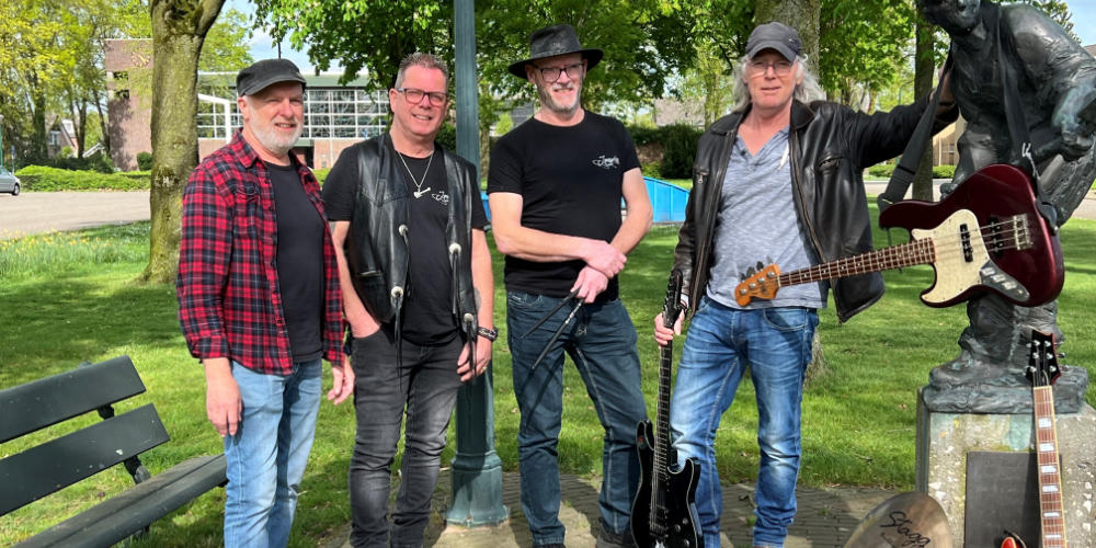 Rockband Juveniles live tijdens Millse kermis in ’t Lagerhuis
