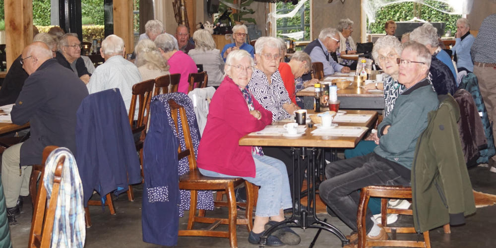 Senioren Belangenvereniging eten lekkere pannenkoeken