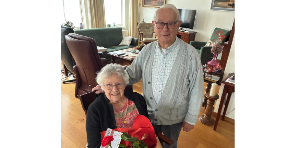 Weekboeket voor Annemarie en Frans Maas in Mill