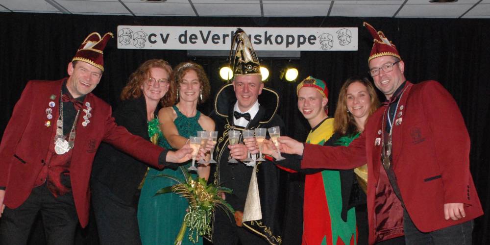Prins Juan-José d’n urste, prinses Angelique en nar Giel regeren over het Verkuskopperiek!