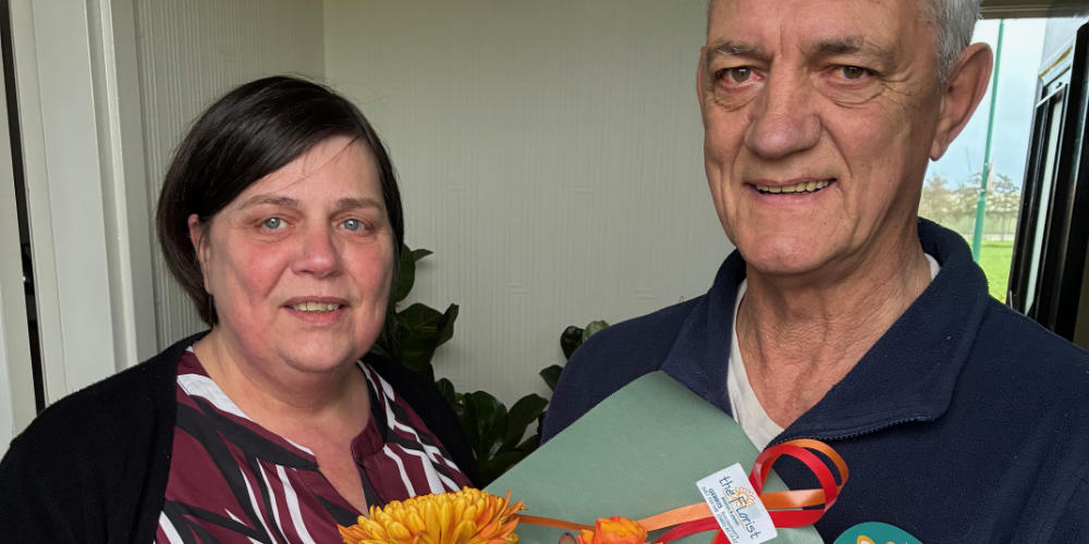Weekboeket voor Peggy en Wim Toonen in Mill