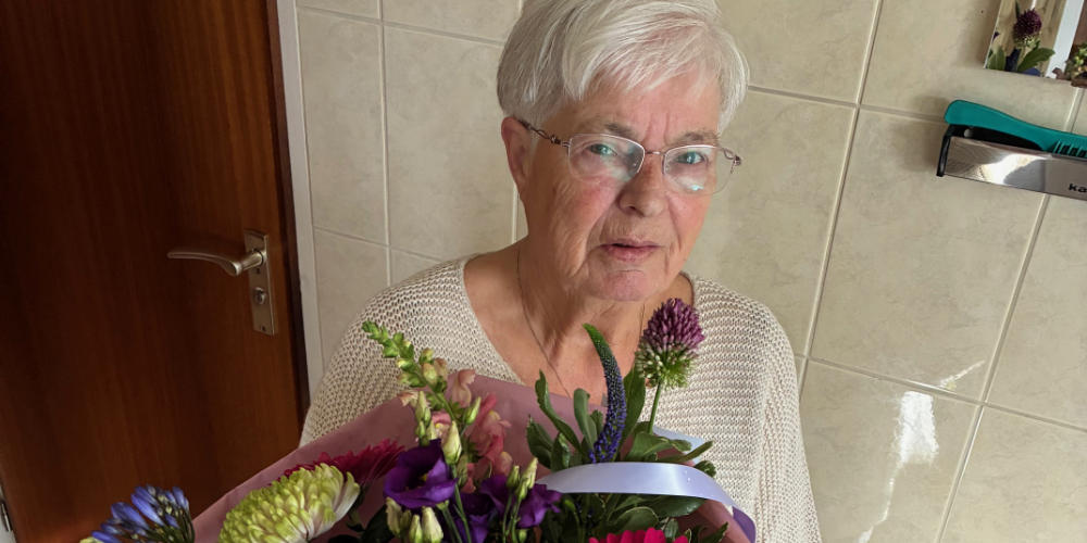 Weekboeket voor Wilma Roefs in Mill