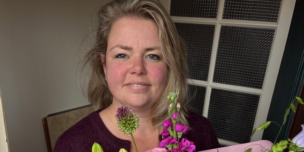 Weekboeket voor Lotte Hendriks in Mill