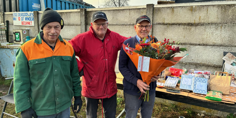Weekboeket voor vrijwilligers oud papier inzameling Vilheide Mill