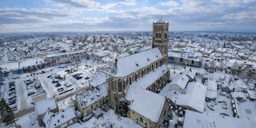 Mooie winterse beelden van Mill vanuit de lucht