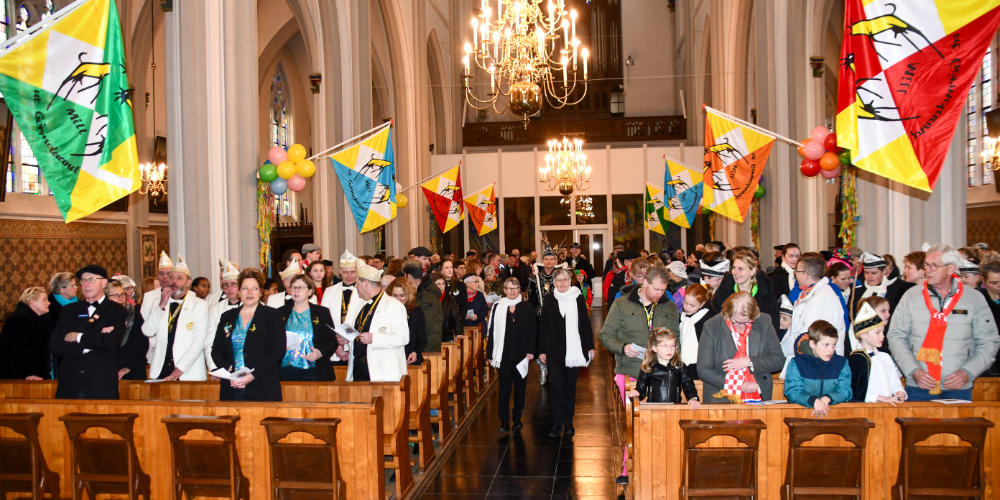 Carnaval start met carnavalsviering in Millse kerk