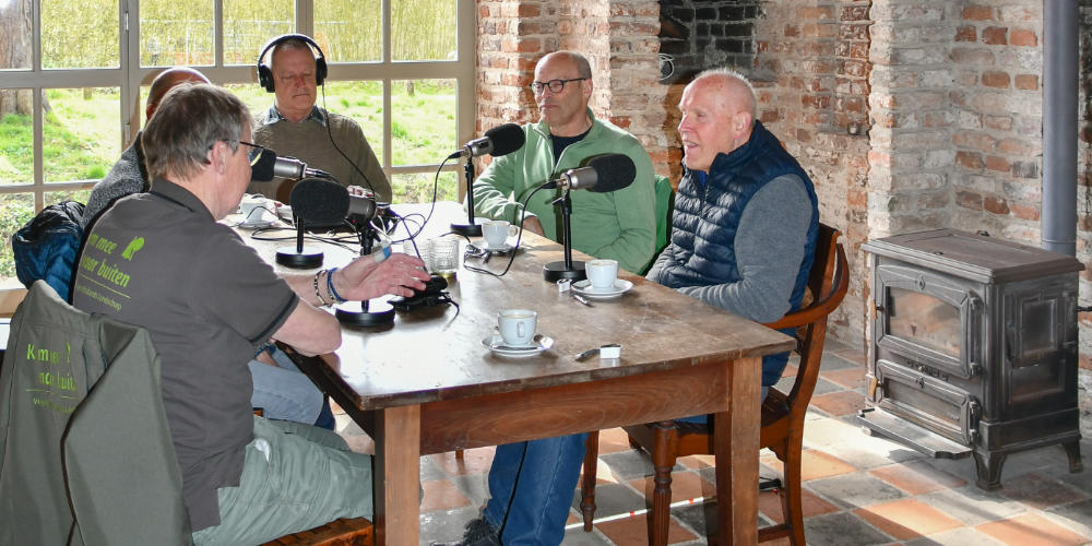 Bijzondere wandeling op Tongelaar: visueel gehandicapten als gids voor goedzienden