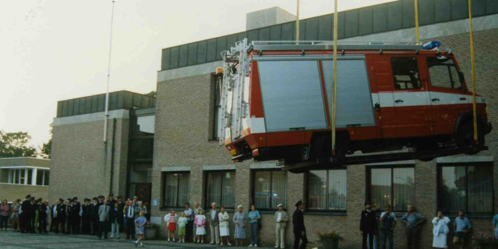 Mill van Toen: feestelijke ingebruikname nieuwe brandweerwagen in Mill
