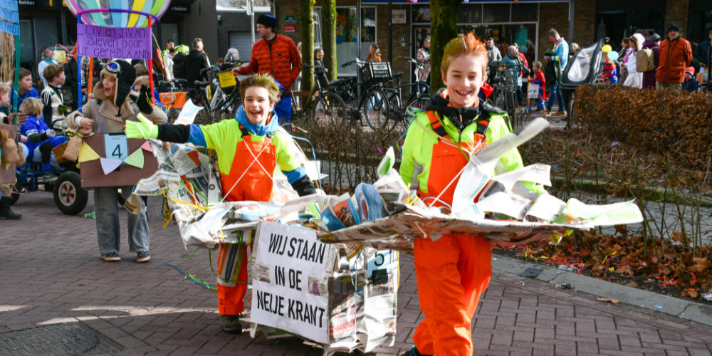 Nu staan ze ook echt in De Neije Krant