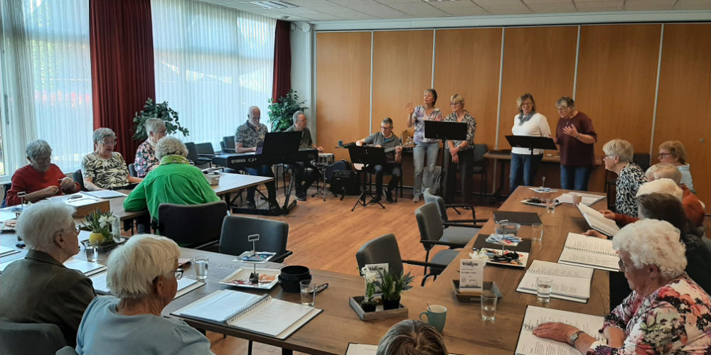 Gezellige liederentafel bij Ontmoetingscentrum De Klik groot succes