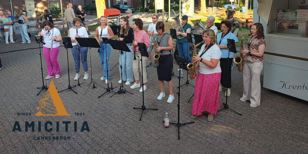 Amicitia ondersteunt opening kermis in Langenboom muzikaal
