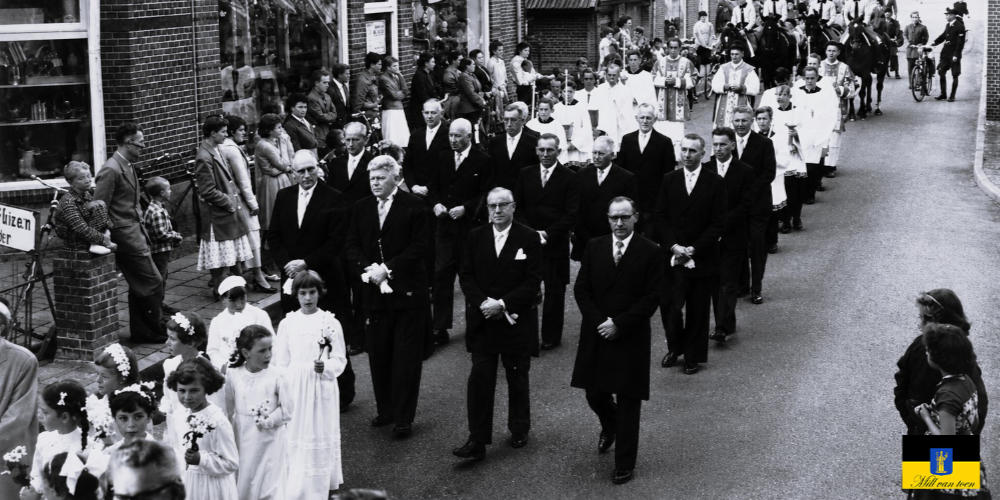 Mill van Toen: Sacramentsprocessie in 1957