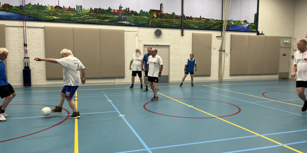 Een leven lang voetballen met wandelvoetbal bij Hart in Actie