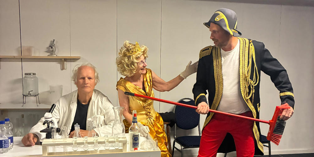 INTERNOS speelt komische voorstelling “Het Smirnoff Vaccin” in Wilbertoord
