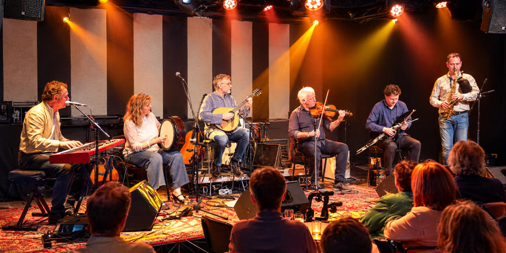 Keltische muziek van Clachán in de Mariakapel in Mill