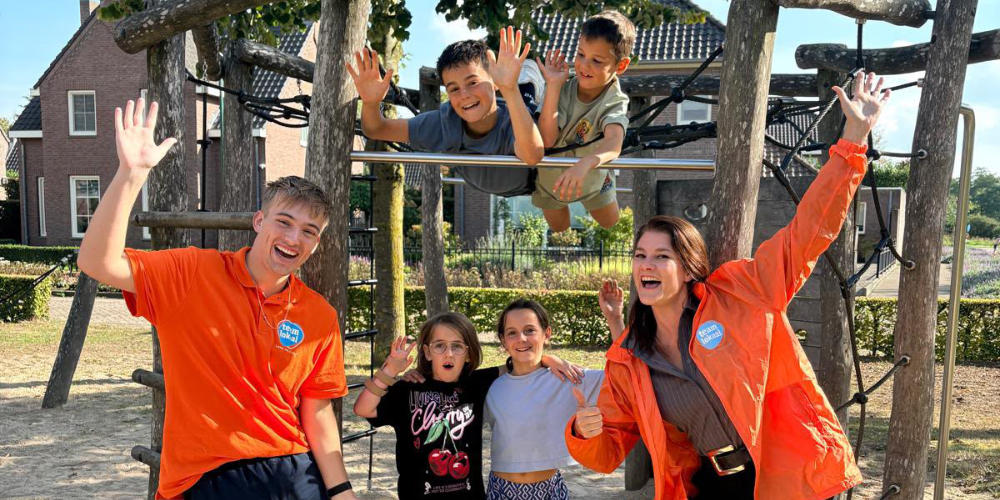 Team lokaal feliciteert winnaars vakantiejaarmarkt