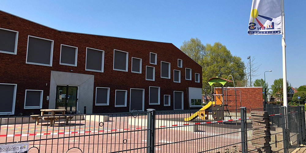 groef Gering een beetje Groen op het schoolplein van De LenS in Mill - inMill.nl