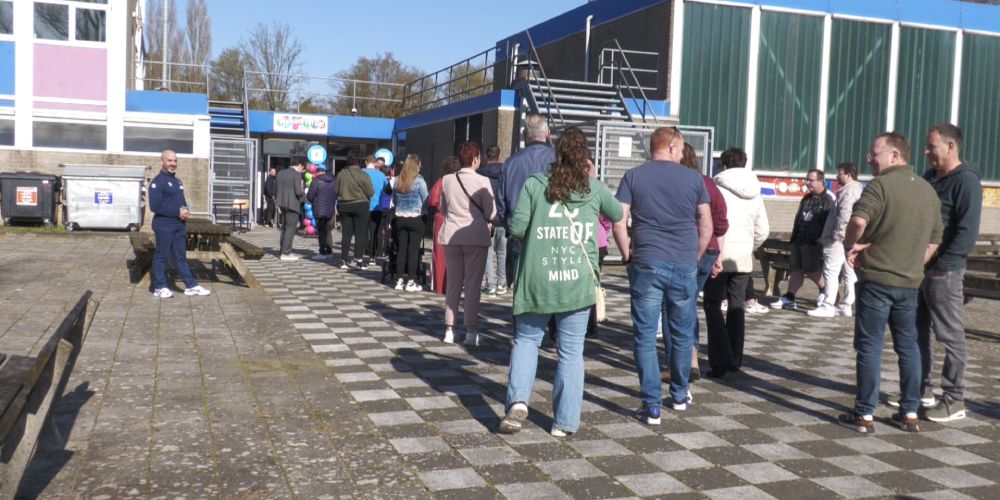 Video: Drukbezochte reünie bij Merlet in Mill