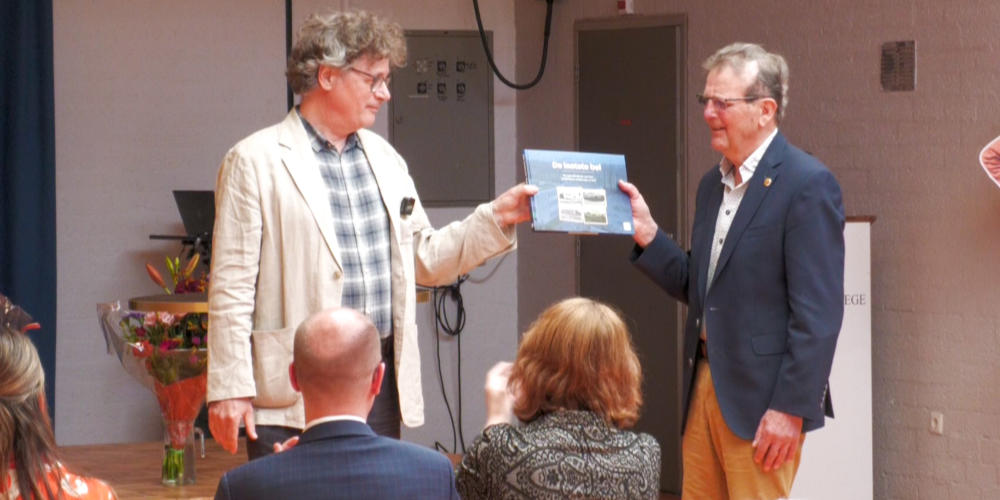 Video: Boekpresentatie over middelbaar onderwijs in Mill